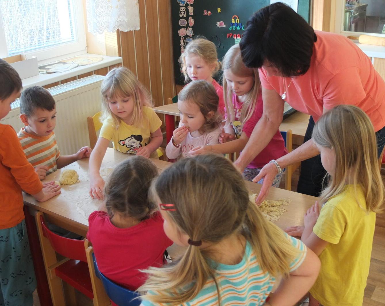 Pečení svatomartinských rohlíčků - 16