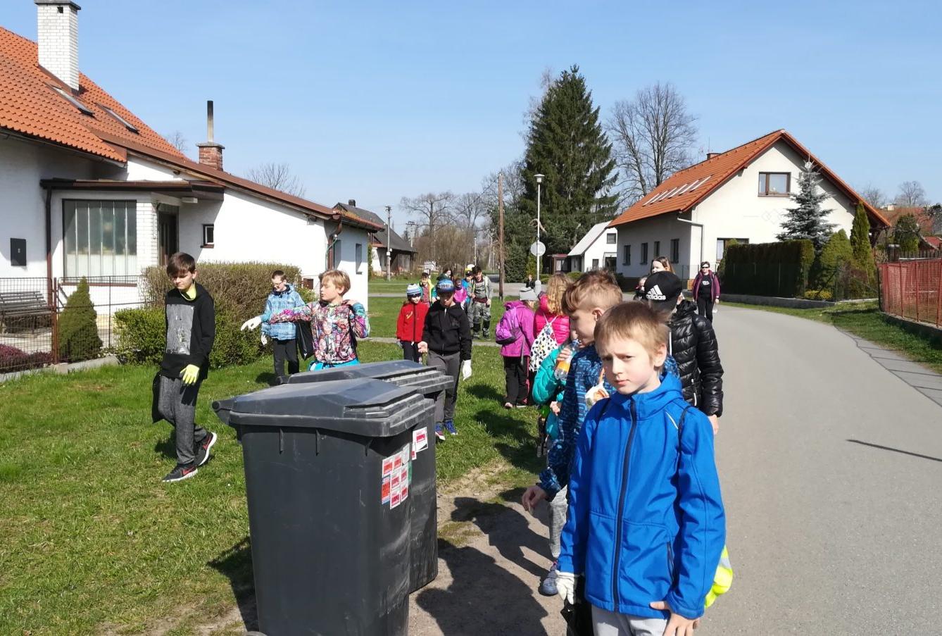 4.,5. třída uklízí Česko - 1