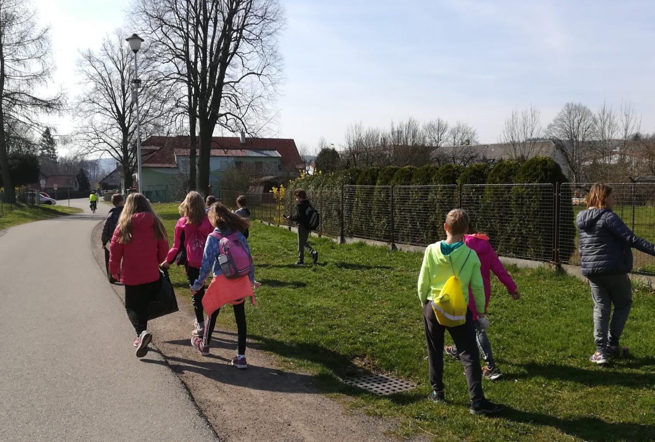 4.,5. třída uklízí Česko - 2