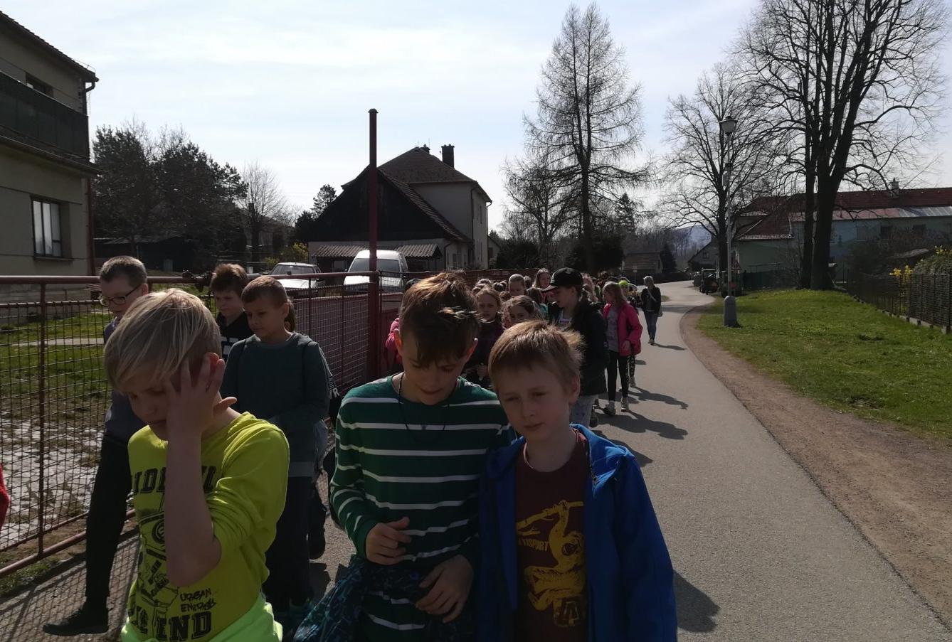 4.,5. třída uklízí Česko - 3